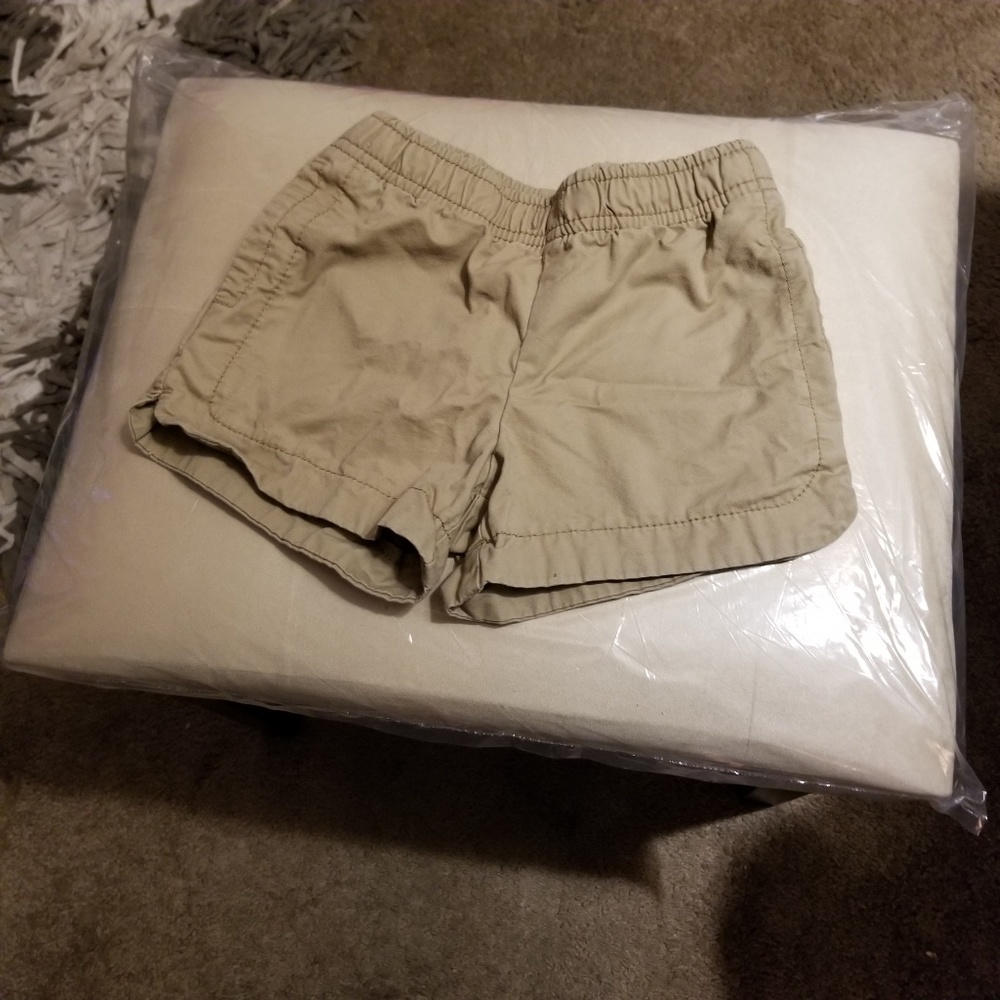 3/$ 20 Adorable girls khaki shorts